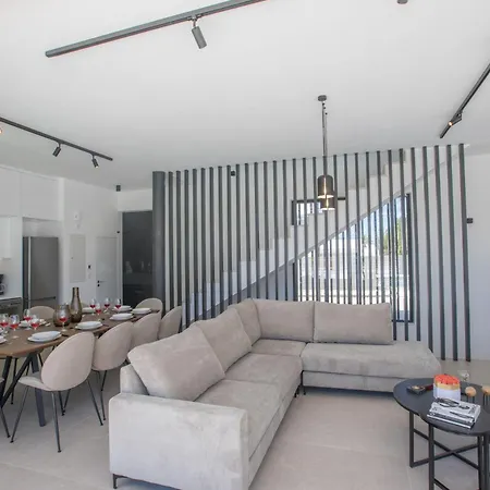 Mit Privatpool Fuer 11 Personen Ca, 220 M Sup2 In Protaras, Suedkueste Von Zypern Protaras