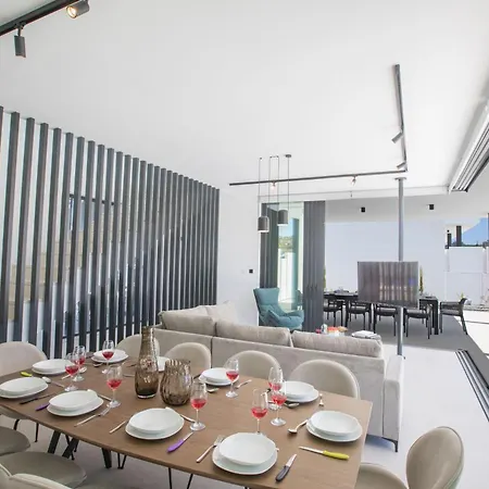 Mit Privatpool Fuer 11 Personen Ca, 220 M Sup2 In Protaras, Suedkueste Von Zypern